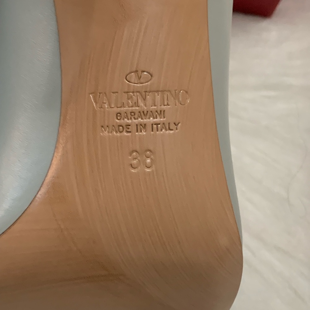 Valentino Grey VLogo Pumps - Picture 9 of 10